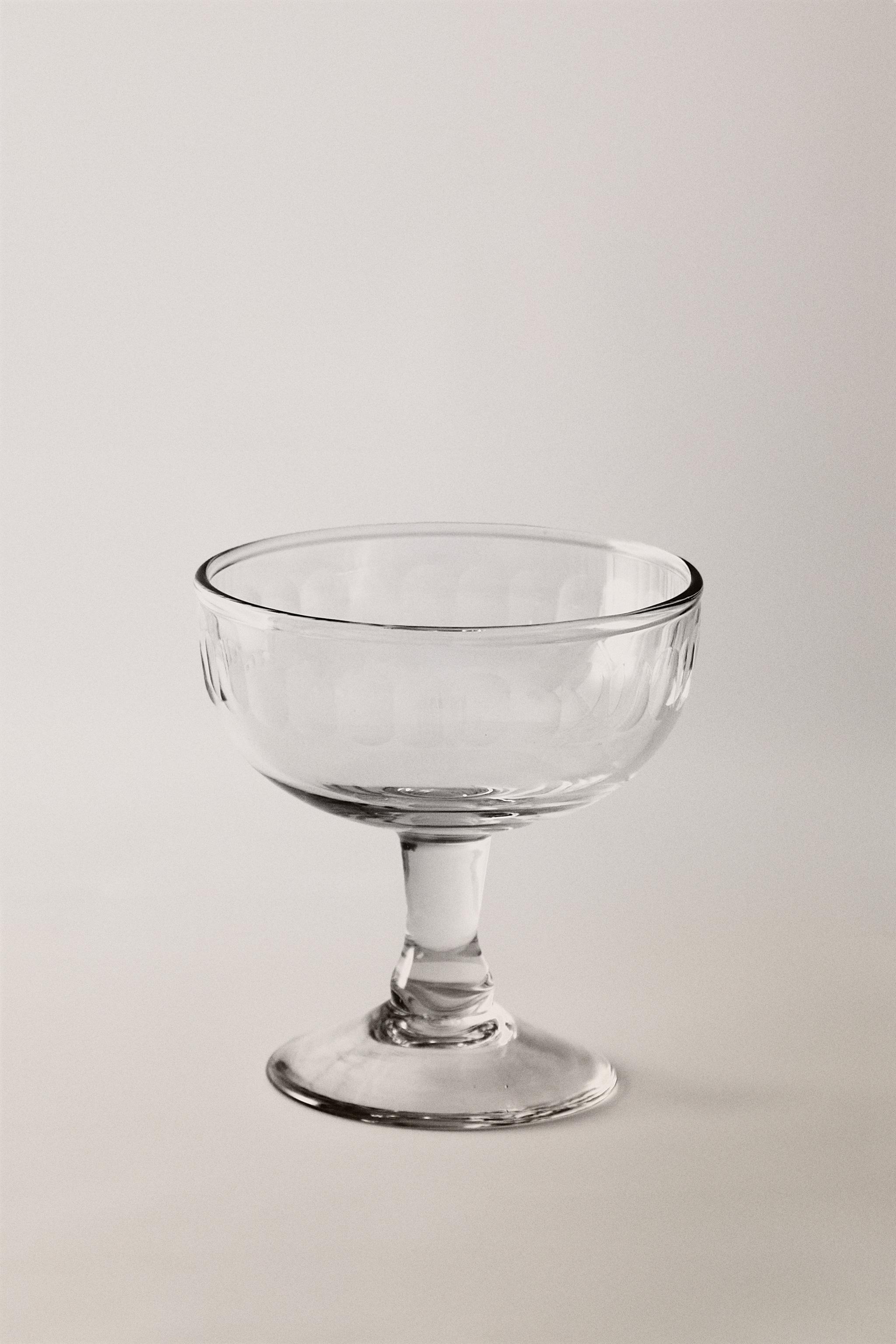 VERTICAL RAISED DESIGN GLASS